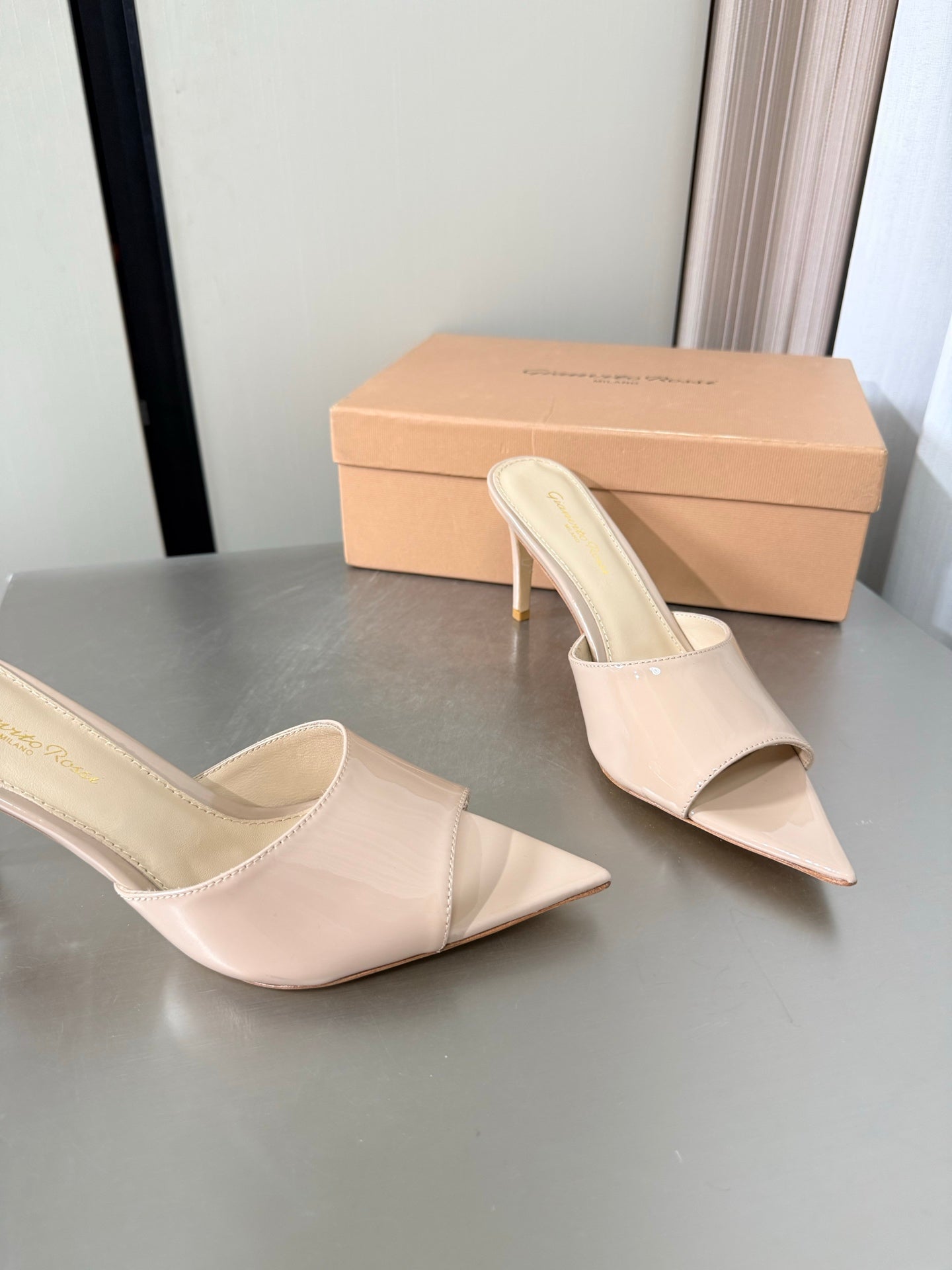 GIANVITO ROSSI 26S POINTED-TOE SANDALS 90 MM IN BEIGE PATENT CALFSKIN