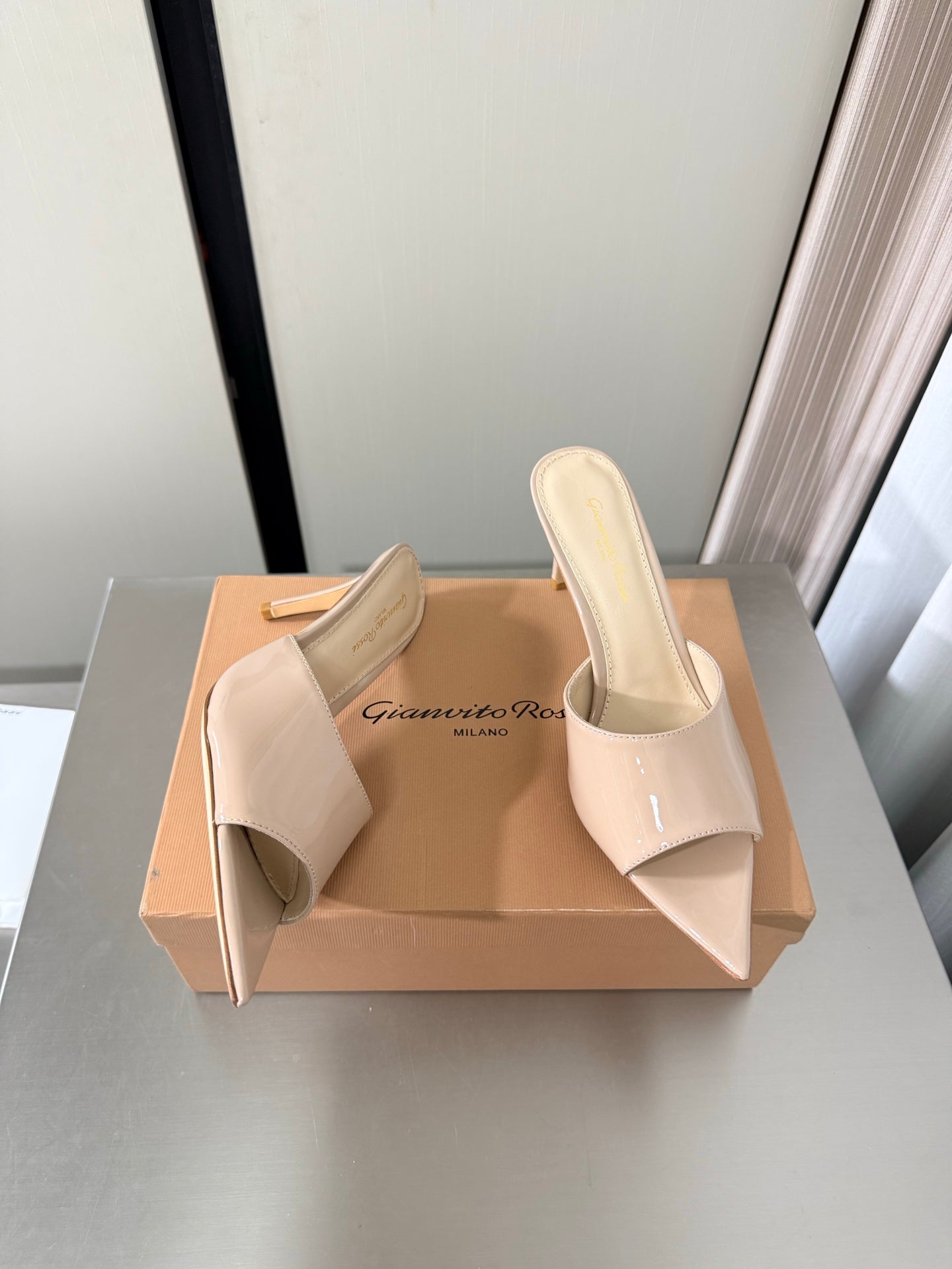 GIANVITO ROSSI 26S POINTED-TOE SANDALS 90 MM IN BEIGE PATENT CALFSKIN