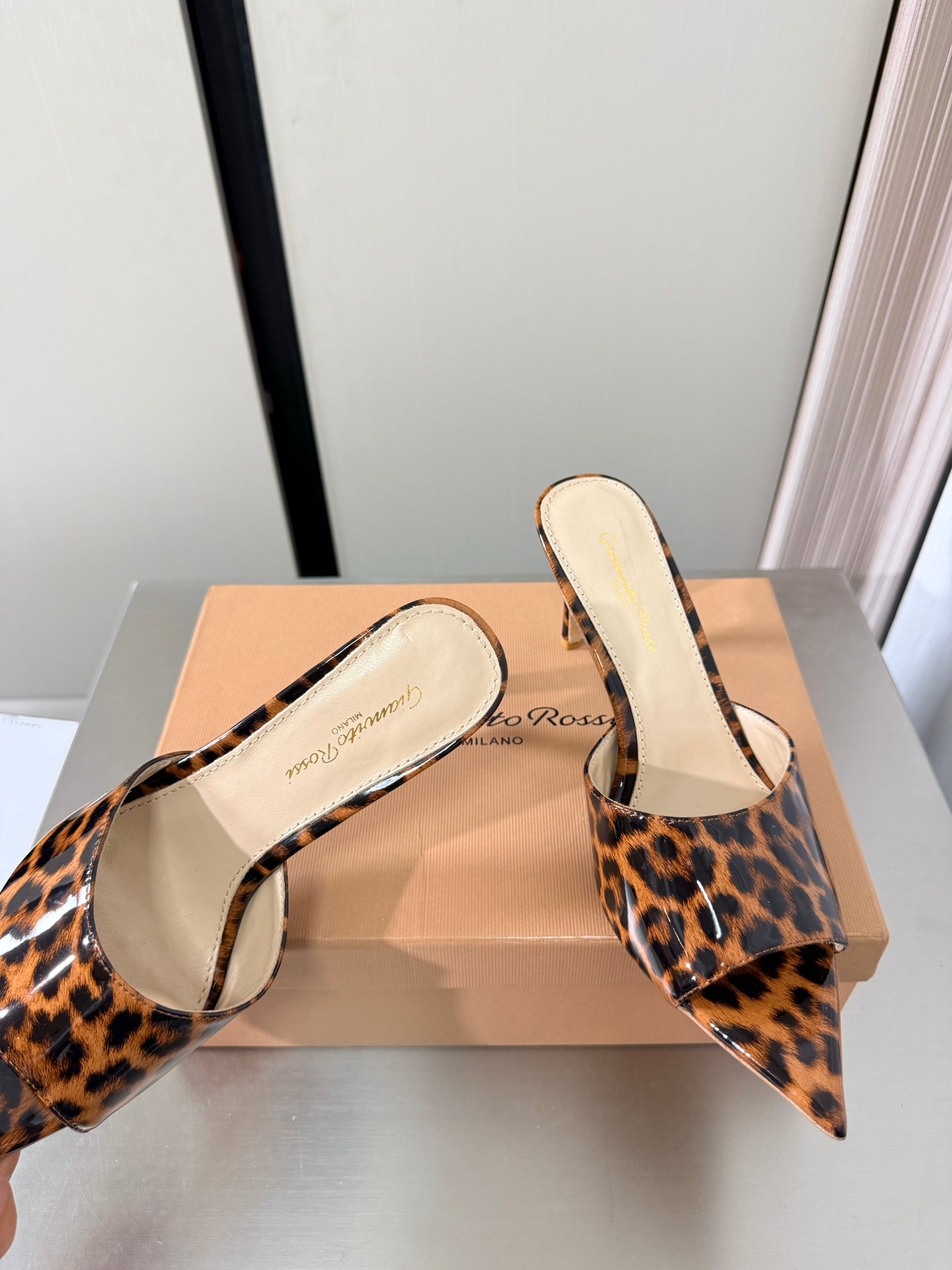 GIANVITO ROSSI 26S POINTED-TOE SANDALS 90 MM IN BLACK AND BROWN LEOPARD PRINT LEATHER 