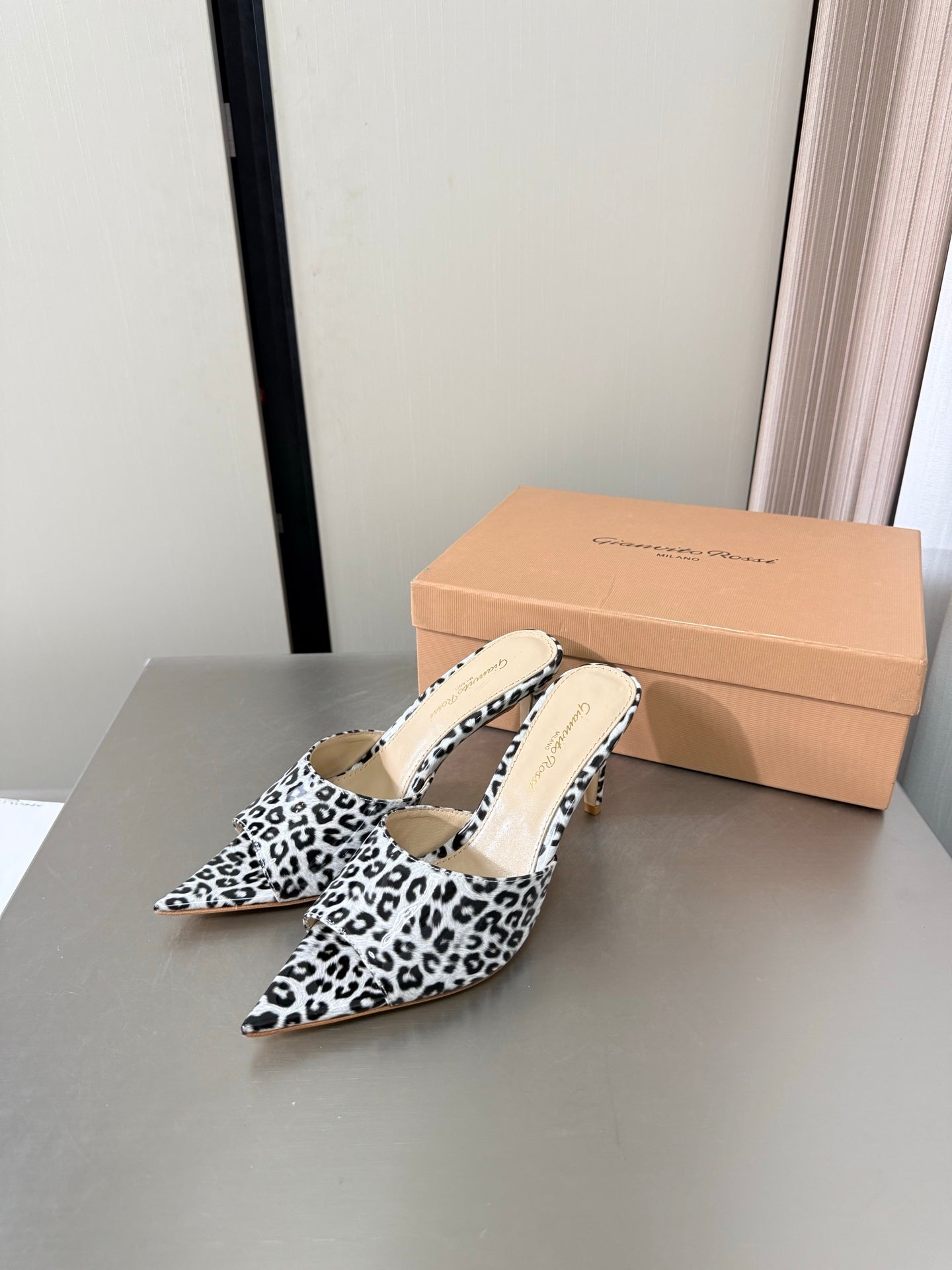 GIANVITO ROSSI 26S POINTED-TOE SANDALS 90 MM IN BLACK AND WHITE LEOPARD PRINT LEATHER 