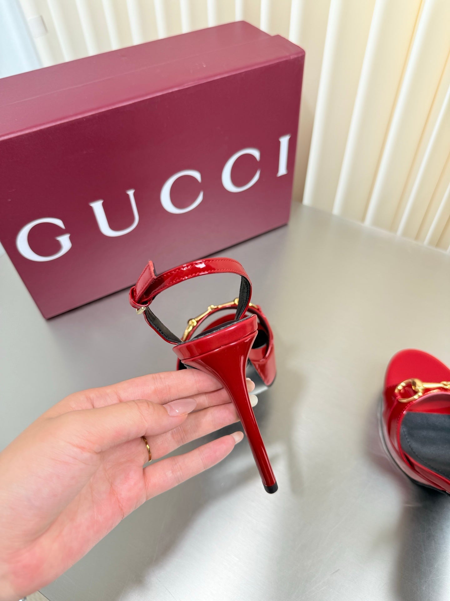 GUCCI 26S SLINGBACK PUMP 105 MM IN RED GLOSSY CALFSKIN