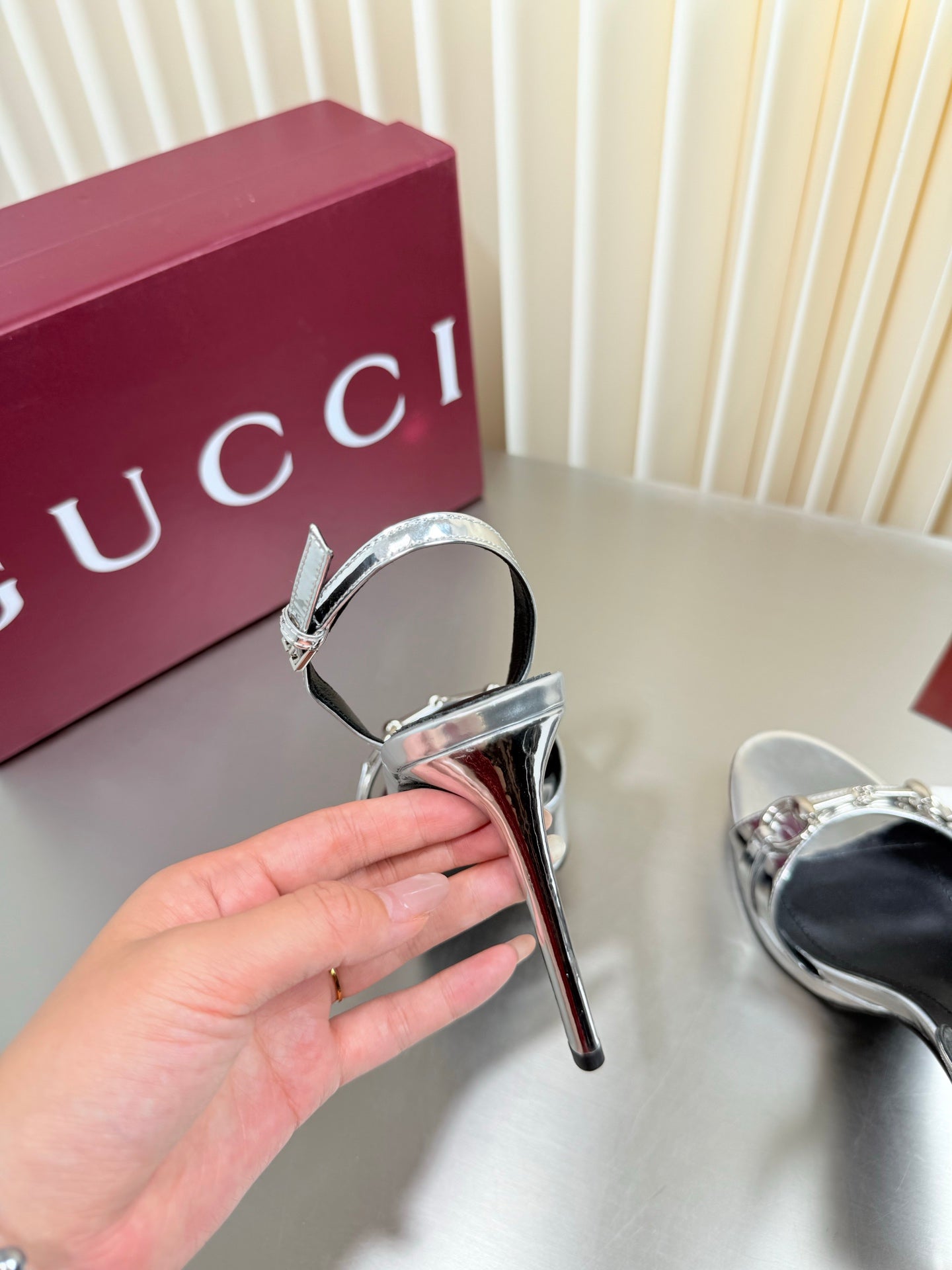 GUCCI 26S SLINGBACK PUMP 105 MM IN SILVER CALFSKIN