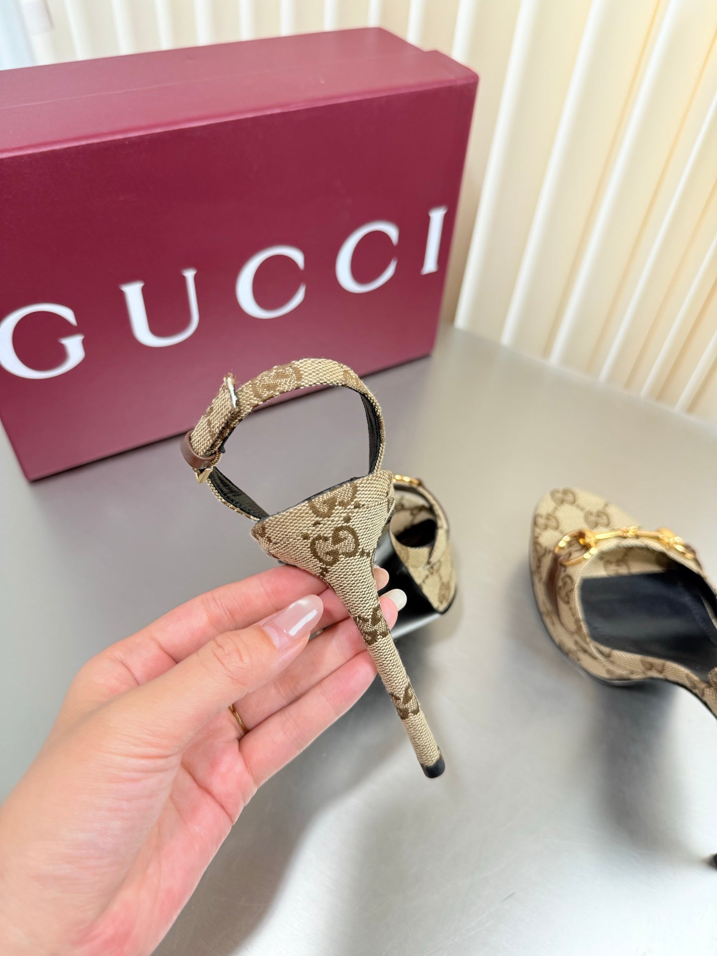 GUCCI 26S SLINGBACK PUMP 105 MM IN BEIGE GG CANVAS