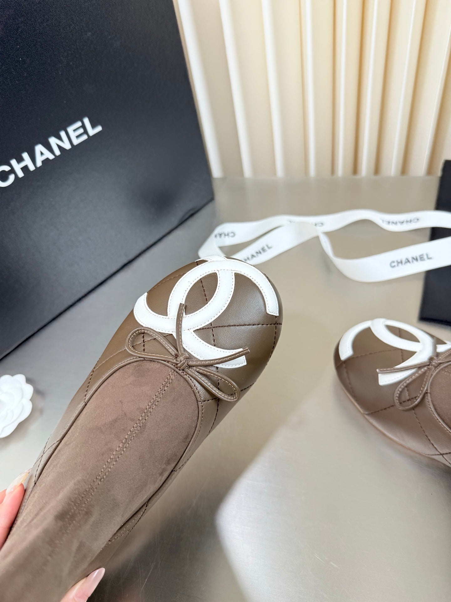 CHANEL 26S ANKLE BOOTS IN BROWN CALFSKIN AND SUEDE SQUARE TOE