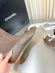 CHANEL 26S ANKLE BOOTS IN BROWN CALFSKIN AND SUEDE SQUARE TOE