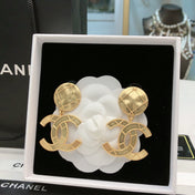 CHANEL 26S DOUBLE C LOGO QUILTED DROP EARRINGS IN GOLD METAL 631885