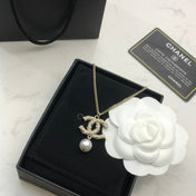 CHANEL 26S CHANEL CC LOGO PEARL EMBELLISHED PENDANT NECKLACE WITH DROP PEARL IN GOLD METAL 633314