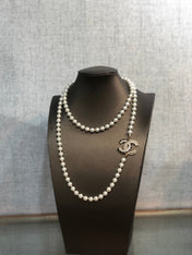 CHANEL 26S DOUBLE C LOGO PEARL LAYERED NECKLACE WITH CRYSTAL CC DETAIL IN GOLD METAL 631831