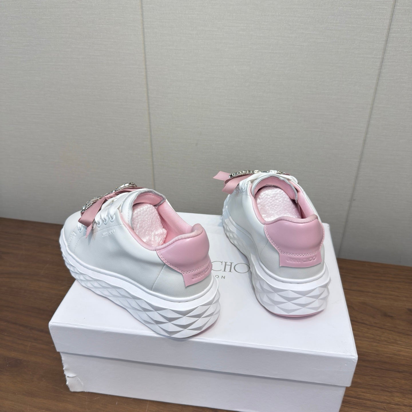 JIMMY CHOO 26S SNEAKERS 55 MM IN WHITE AND PINK CALFSKIN WITH CRYSTAL BOW
