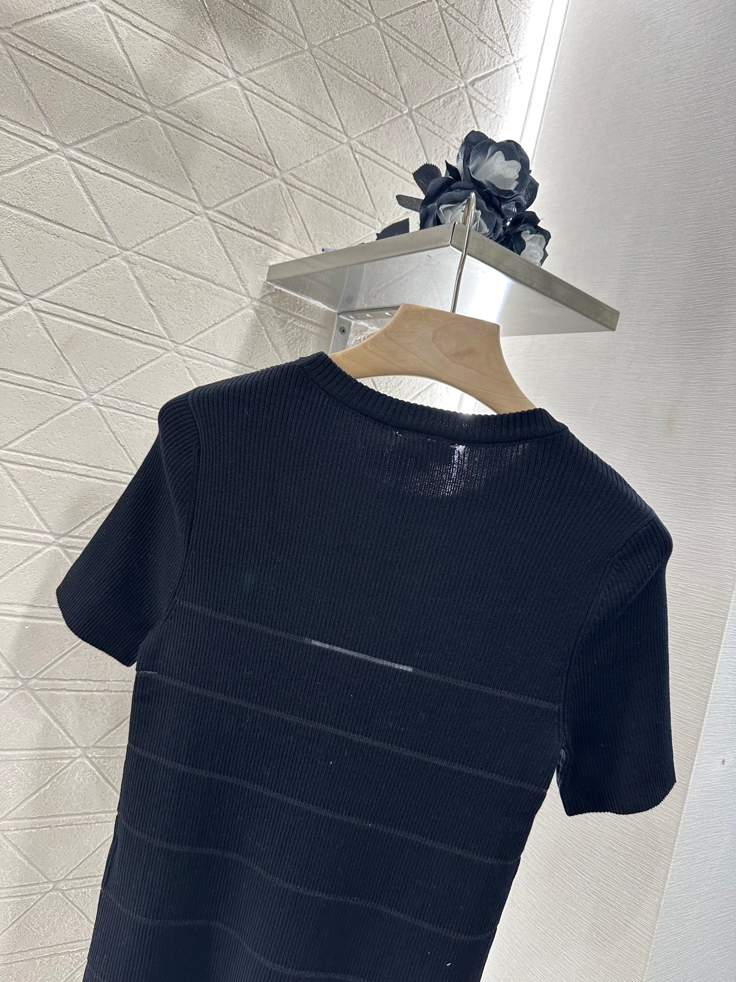 CHANEL FITTED SHORT-SLEEVE KNIT TOP 276496