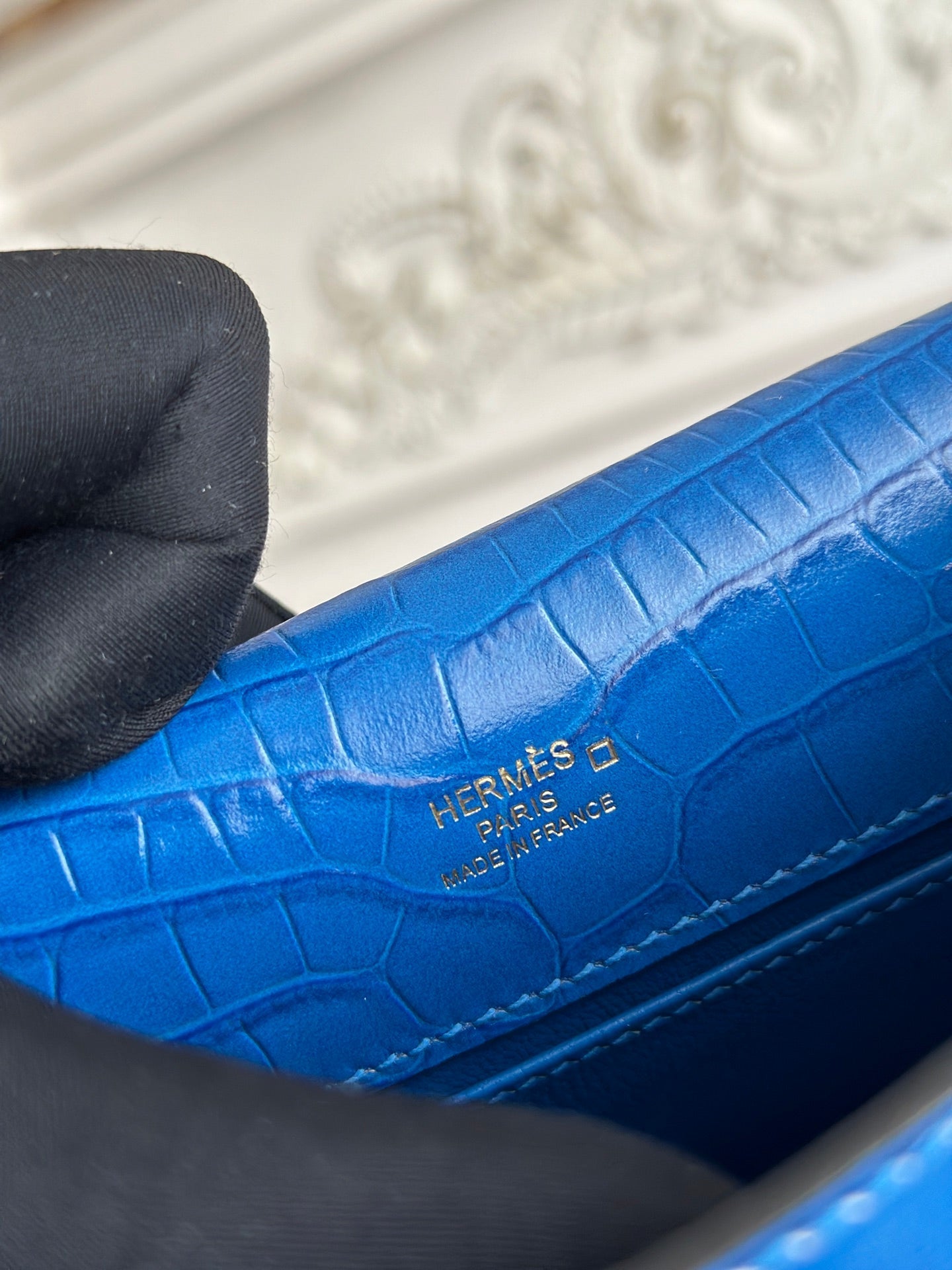 HM 26S KELLY MINI 22MM IN DARK BLUE CROC EMBOSSED CALFSKIN GOLD KELLY BUCKLE