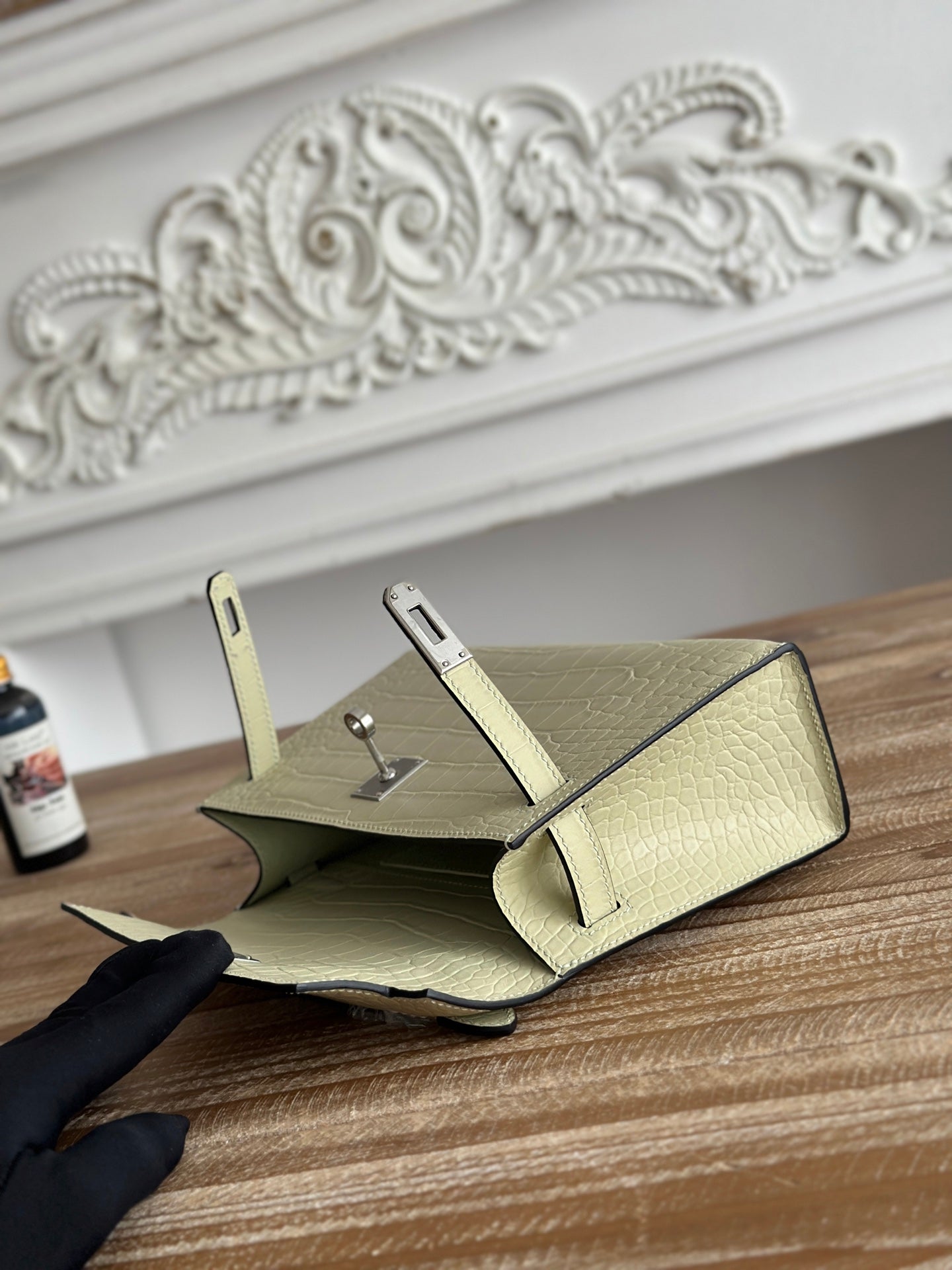 HM 26S KELLY MINI 22MM IN BEIGE CROC EMBOSSED CALFSKIN SILVER KELLY BUCKLE