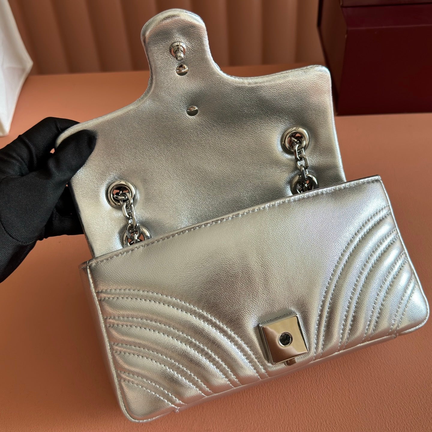 GUCCI 26S GG MARMONT BAG 22 IN SILVER LAMBSKIN