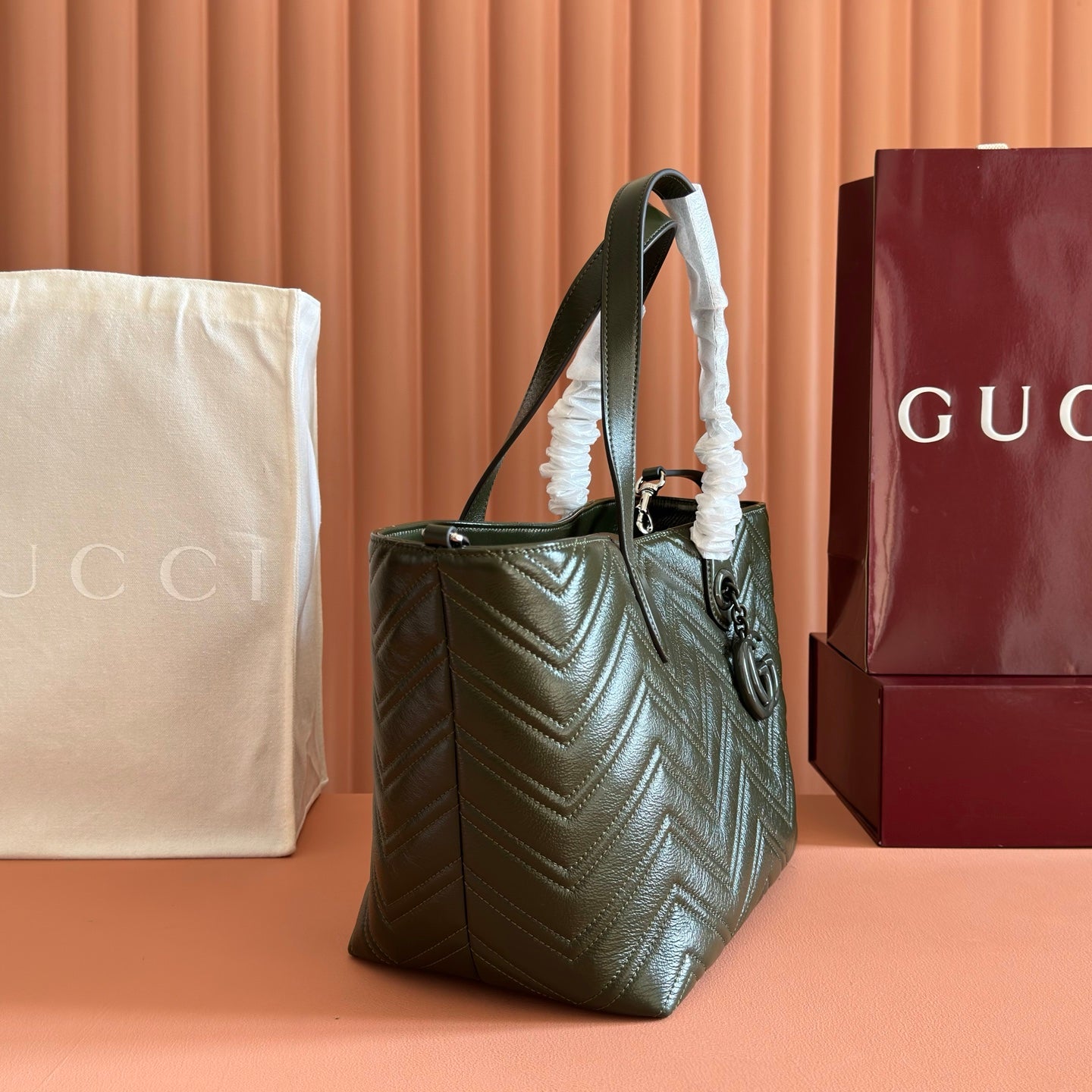 GUCCI 26S GG MARMONT TOTE BAG 30 IN MOSS GREEN CALFSKIN