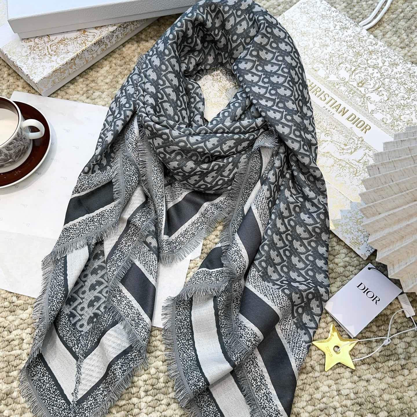 DIOR 26S SCARF 140 IN CASHMERE AND SILK 513543