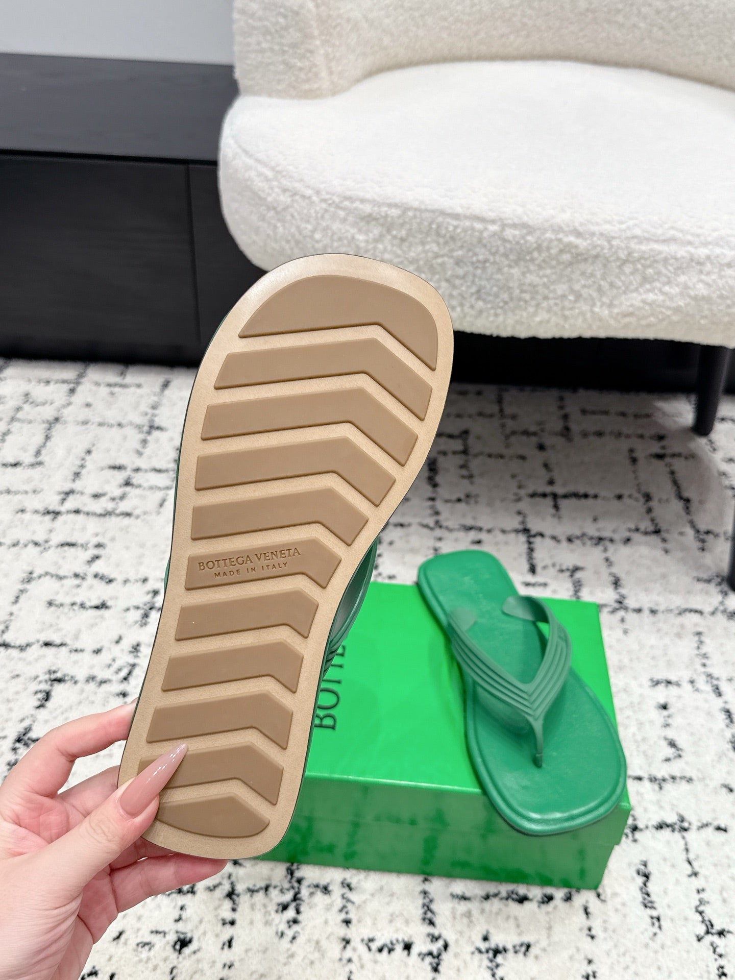 BOTTEGA VENETA 26S THONG SANDALS IN GREEN TPU