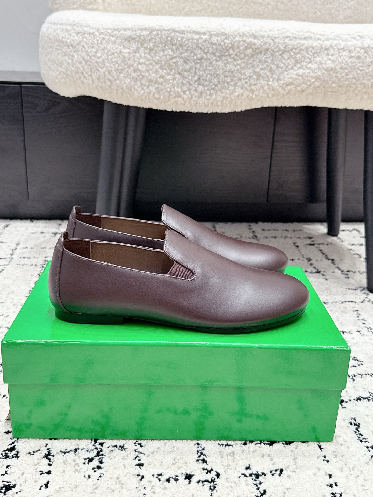 BOTTEGA VENETA 26S FLAT LOAFERS IN DARK BROWN CALFSKIN