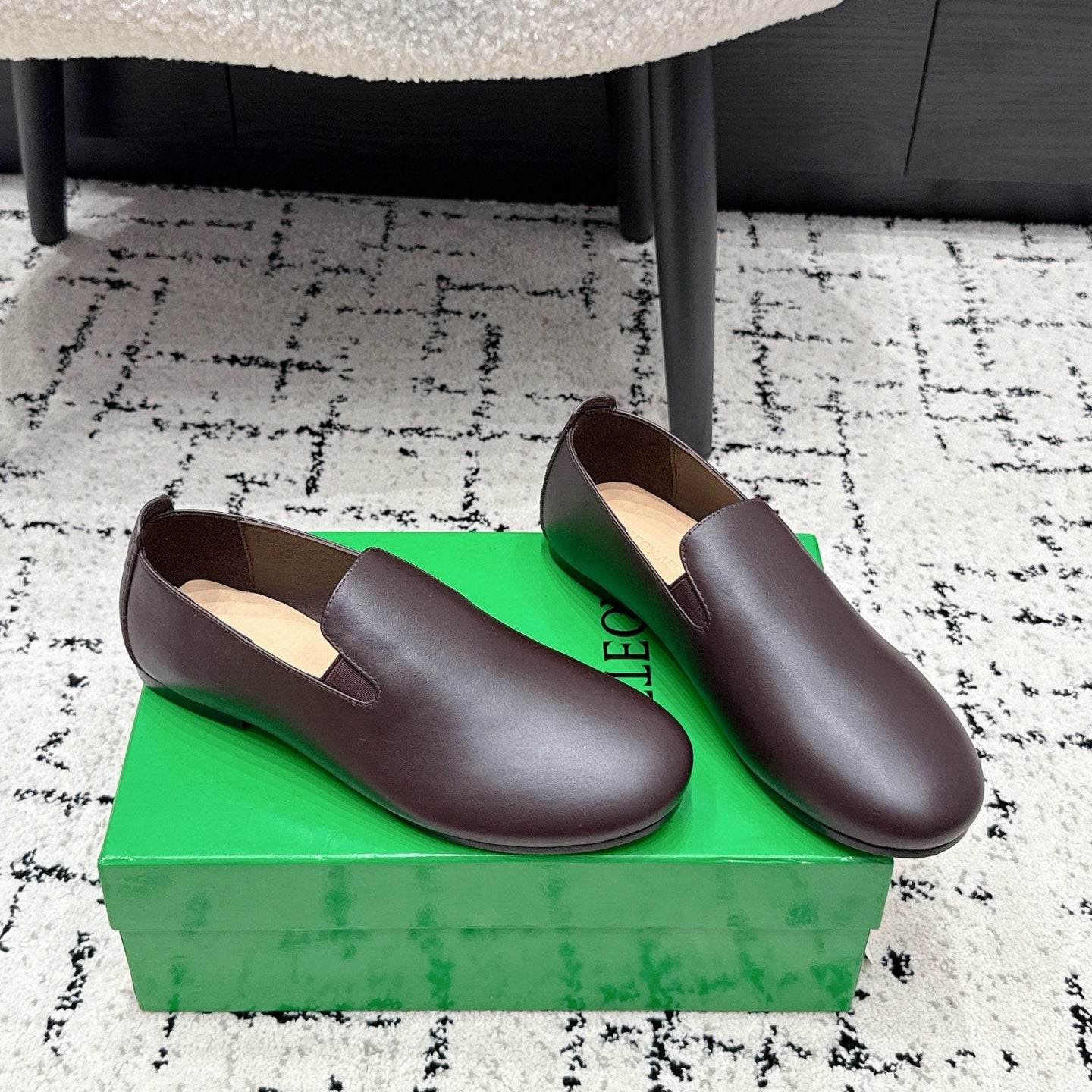 BOTTEGA VENETA 26S FLAT LOAFERS IN DARK BROWN CALFSKIN
