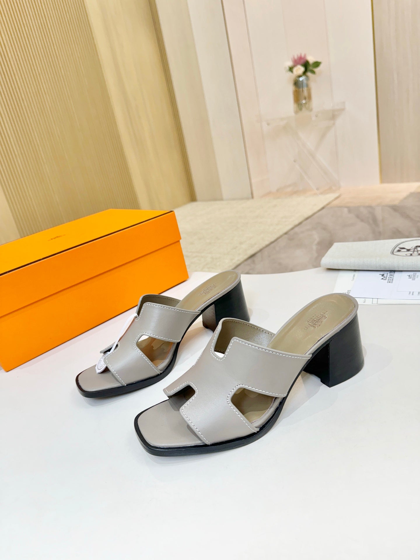 HM 26S HELIA SANDAL 70MM IN TAUPE BEIGE CALFSKIN