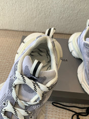 UNDER ARMOUR 3XL KNIT SNEAKER IN LIGHT GRAY WHITE AND BLACK POLYESTER