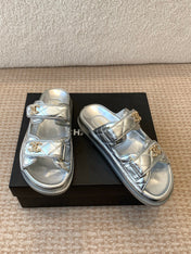 DAD SANDAL IN SILVER SHEEPSKIN MULE