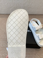 DAD SANDAL IN WHITE SHEEPSKIN