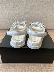 DAD SANDAL IN WHITE SHEEPSKIN
