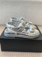 DAD SANDAL IN SILVER SHEEPSKIN
