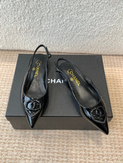 FLAT SLINGBACKS IN BLACK PATENT CALFSKIN