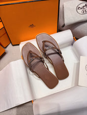 HM 26S KELLY BUCKLE THONG SANDALS IN BROWN CALFSKIN SILVER HARDWARE