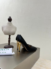 KNOT HIGH PUMP IN BLACK AND GOLD METAL HEEL 9 CM
