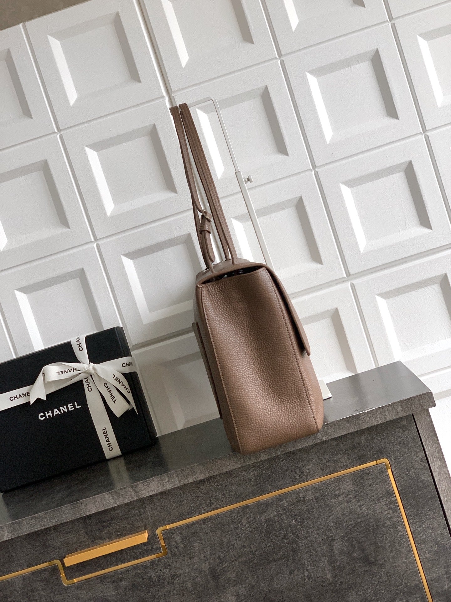 CHANEL 26S SOUPLISSIMO MAXI FLAP 39 IN BROWN GRAINED CALFSKIN SILVER HARDWARE