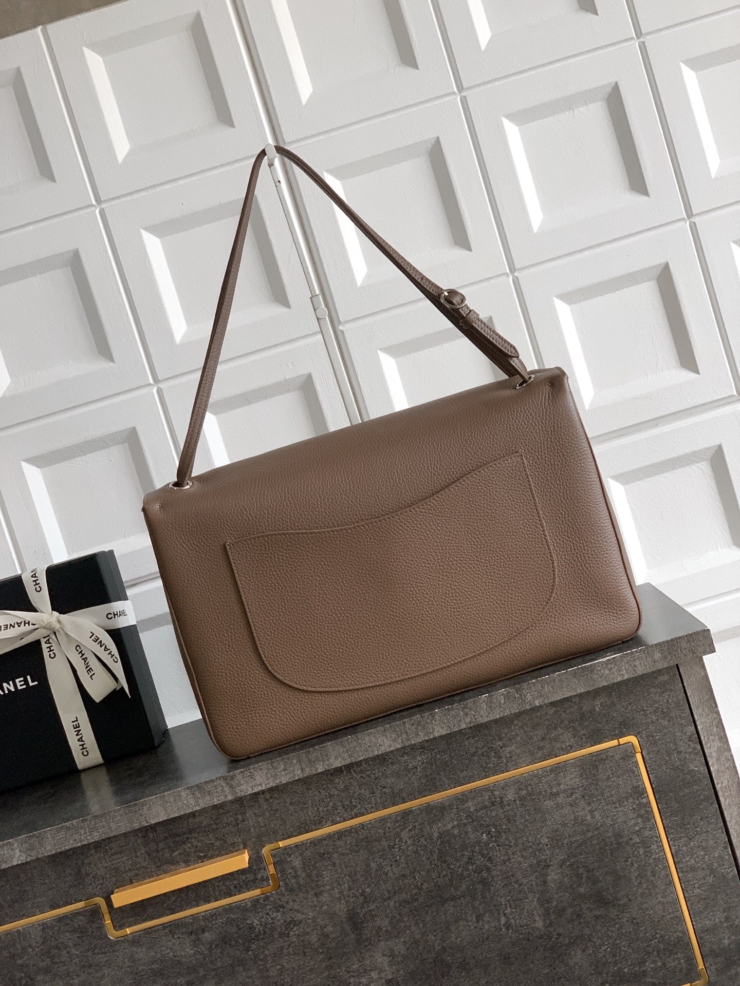 CHANEL 26S SOUPLISSIMO MAXI FLAP 39 IN BROWN GRAINED CALFSKIN SILVER HARDWARE