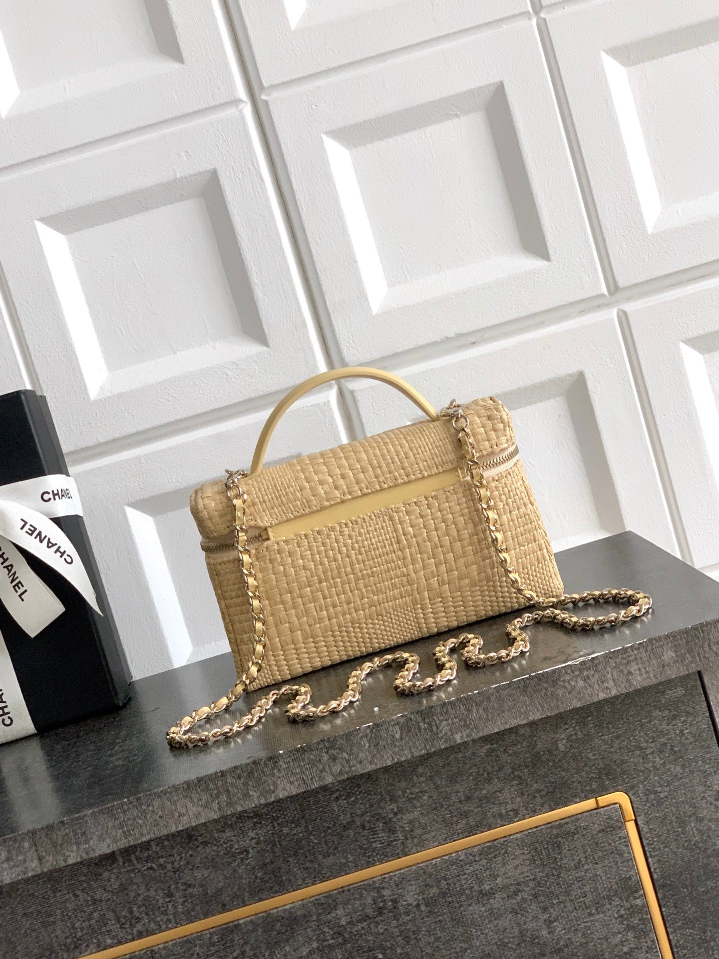 CHANEL 26S COCO CRUSH BAG 17 IN BEIGE RAFFIA AND CALFSKIN GOLD HARDWARE