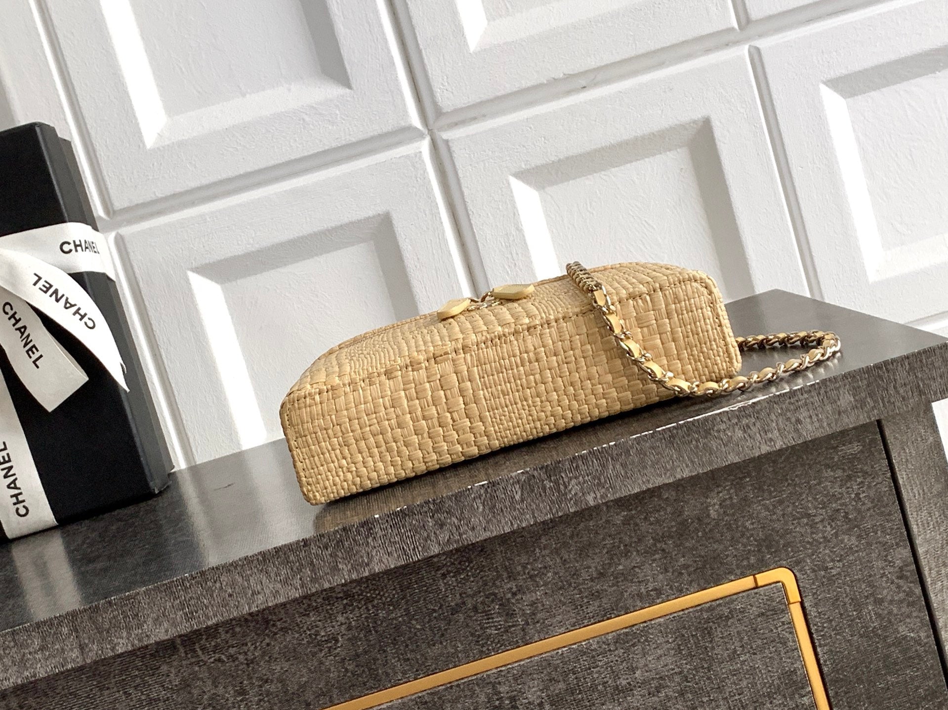 CHANEL 26S COCO CRUSH BAG 17 IN BEIGE RAFFIA AND CALFSKIN GOLD HARDWARE