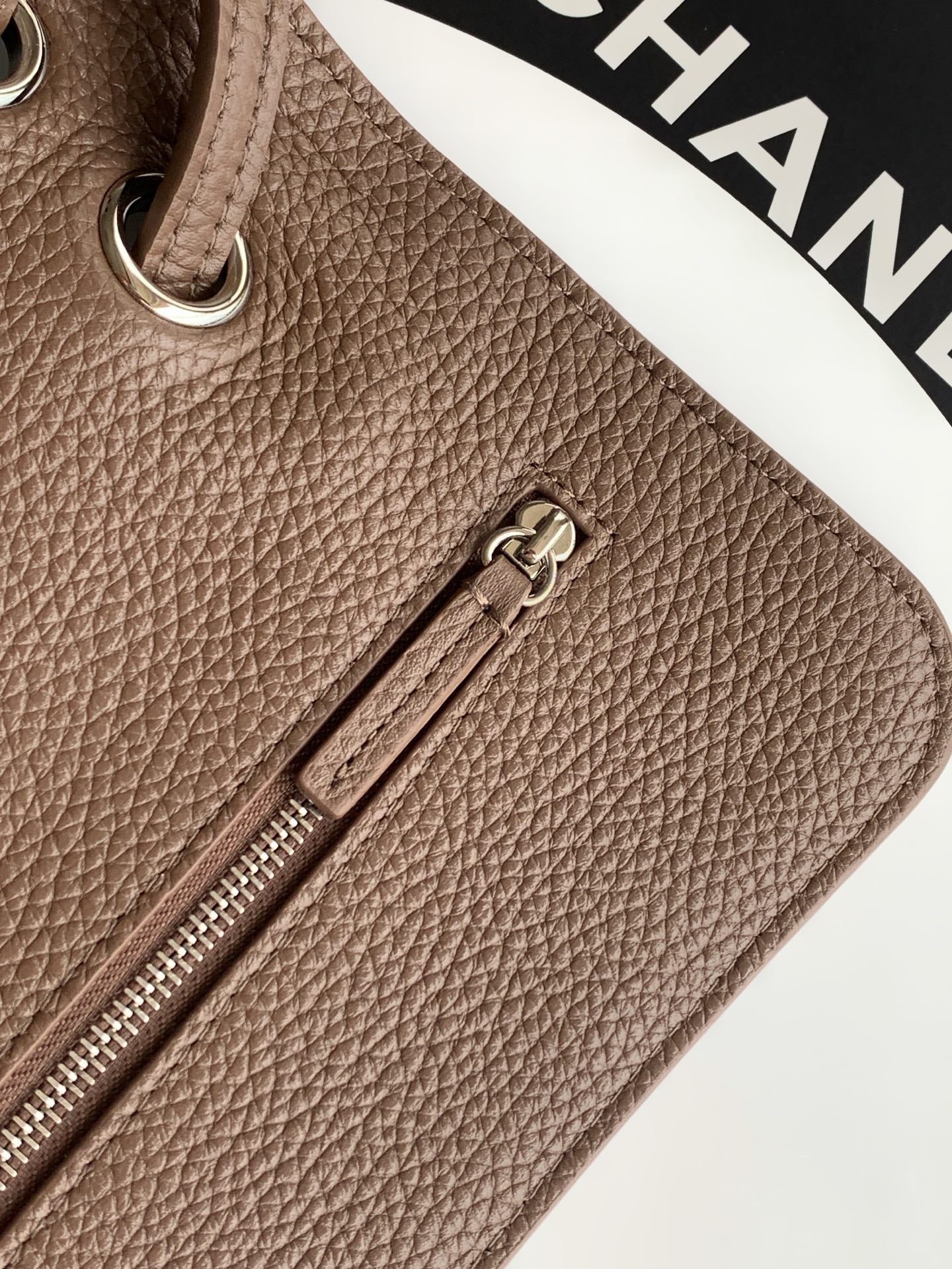 CHANEL 26S SOUPLISSIMO MAXI FLAP MEDIUM 32 IN BROWN GRAINED CALFSKIN SILVER HARDWARE