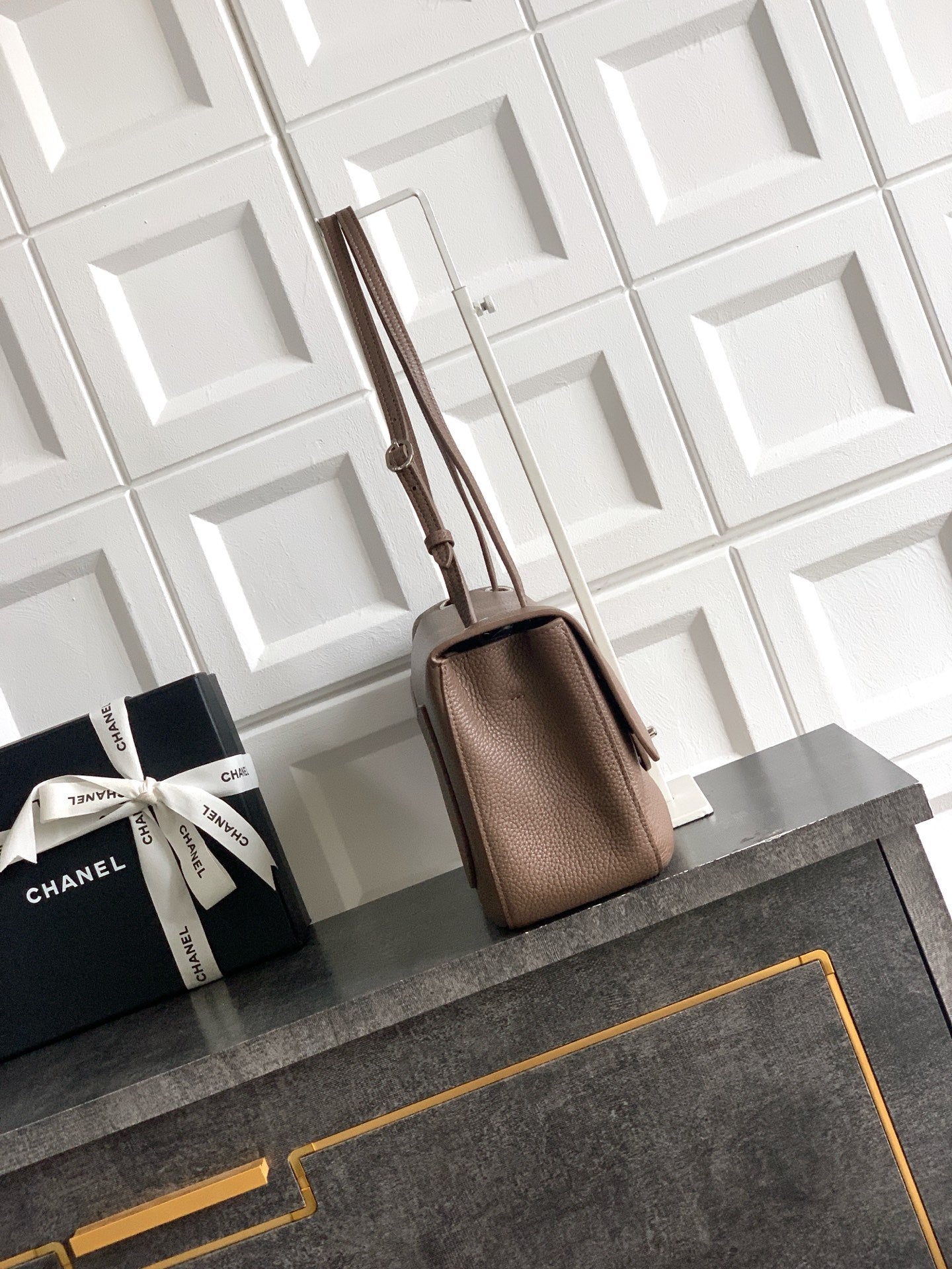 CHANEL 26S SOUPLISSIMO MAXI FLAP MEDIUM 32 IN BROWN GRAINED CALFSKIN SILVER HARDWARE
