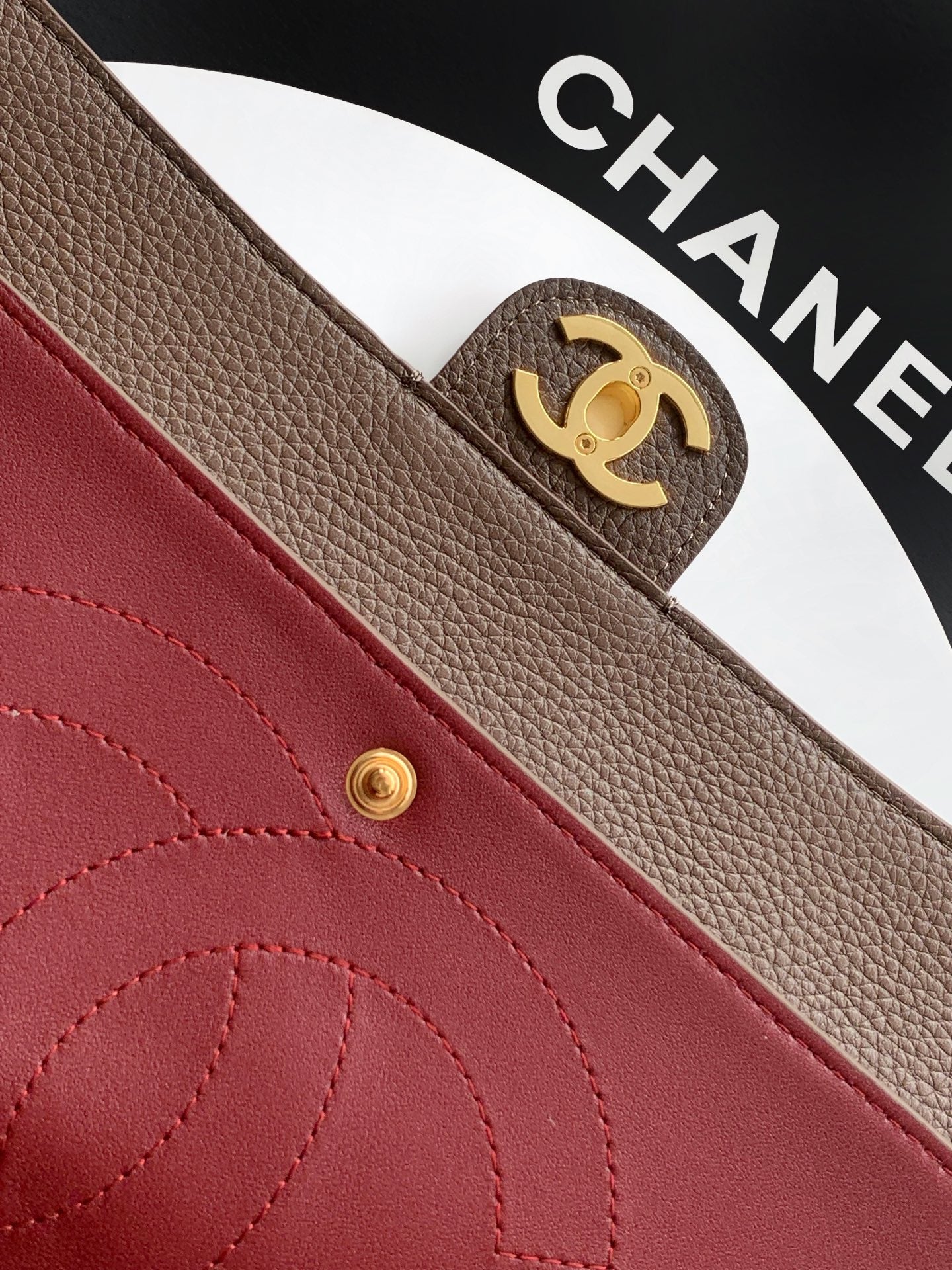 CHANEL 26S SOUPLISSIMO MAXI FLAP MEDIUM 32 IN BROWN GRAINED CALFSKIN GOLD HARDWARE