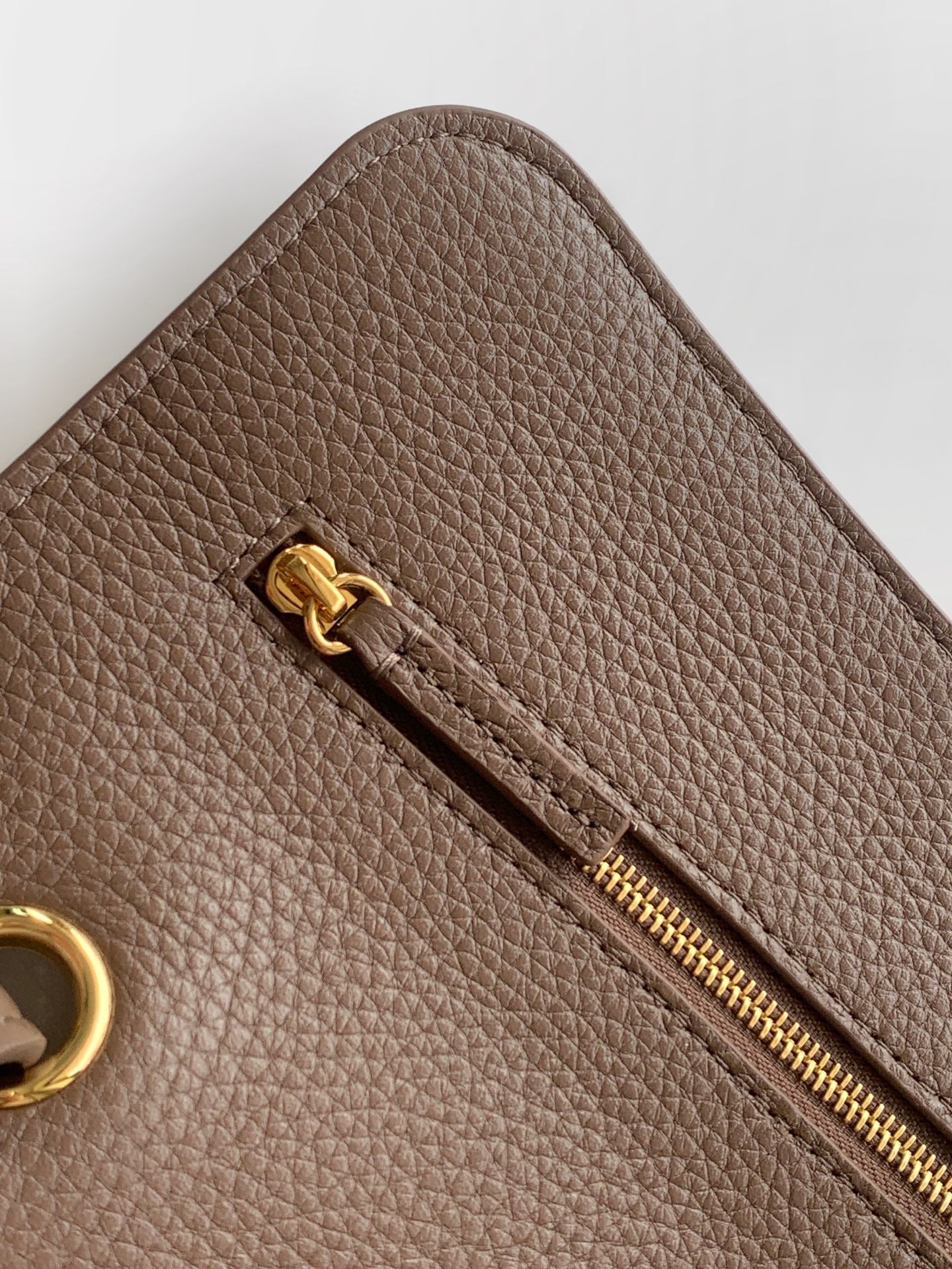 CHANEL 26S SOUPLISSIMO MAXI FLAP MEDIUM 32 IN BROWN GRAINED CALFSKIN GOLD HARDWARE