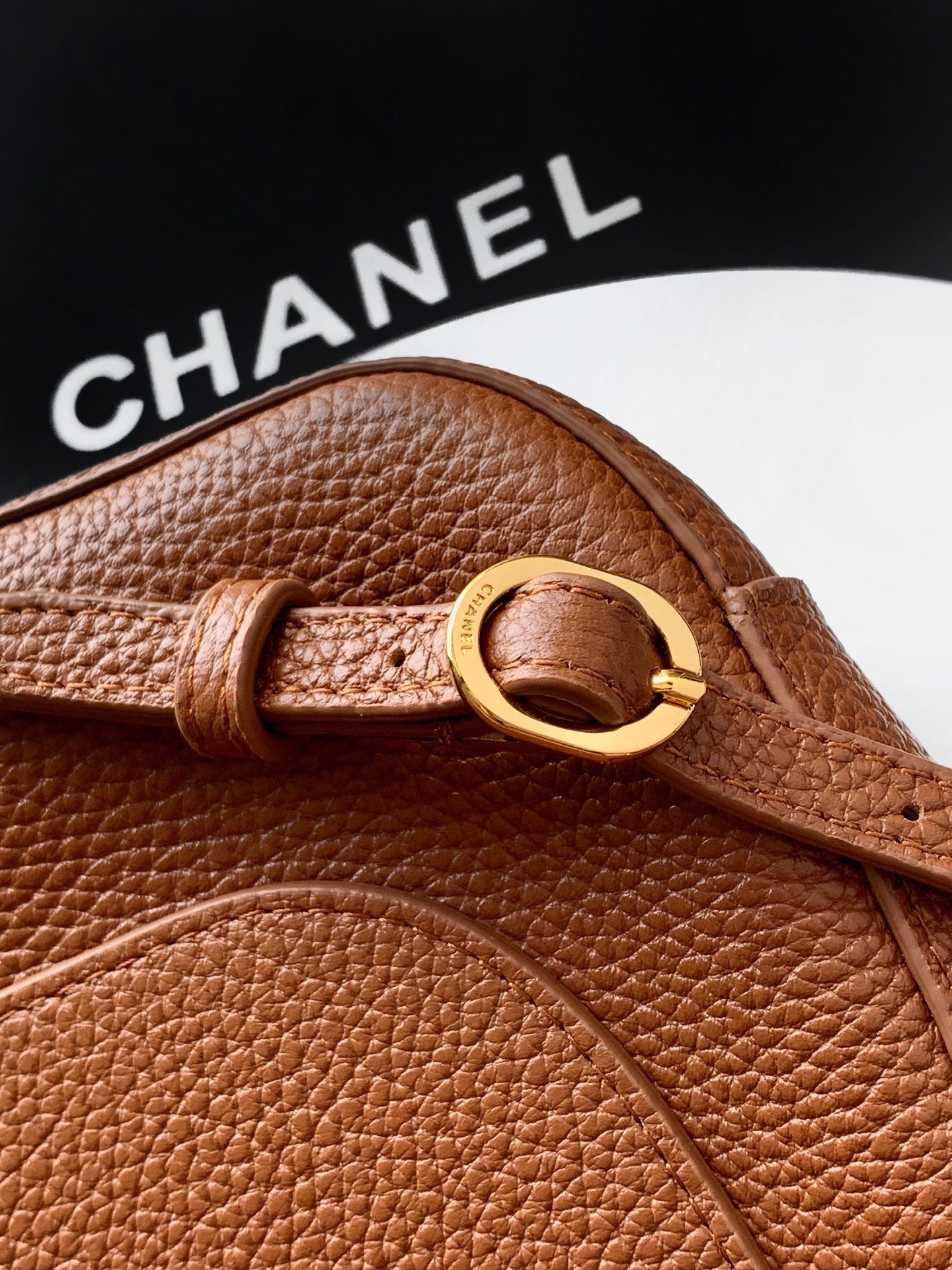 CHANEL 26S SOUPLISSIMO MAXI FLAP MEDIUM 32 IN CARAMEL BROWN GRAINED CALFSKIN GOLD HARDWARE