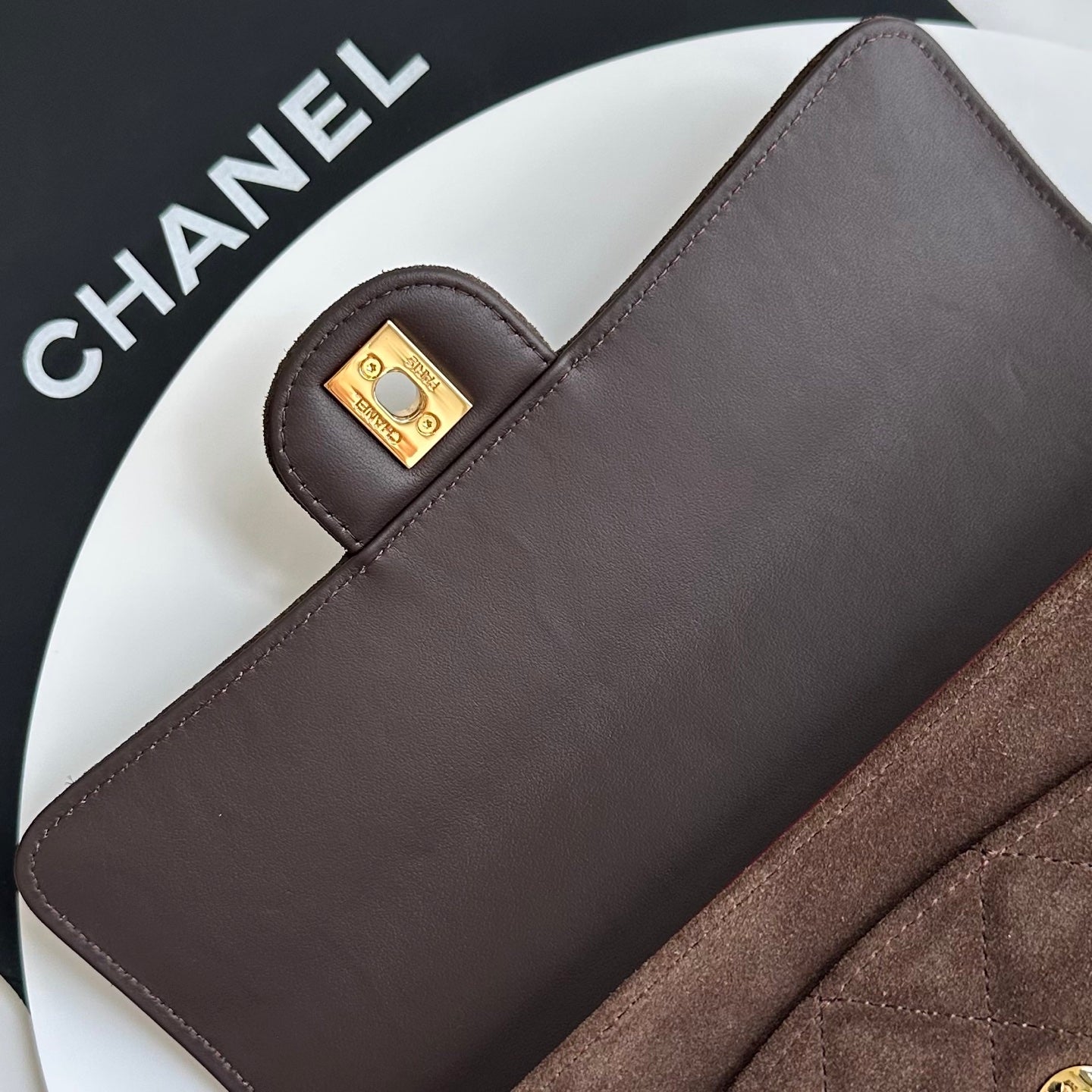 CHANEL 26S FLAP BAG 25 IN DARK BROWN QUILTED SUEDE