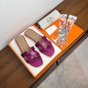 HM 26S ORAN SANDAL IN RASPBERRY PINK CALFSKIN CROCODILE EMBOSSED