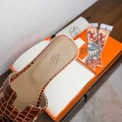 HM 26S ORAN SANDAL IN BROWN CALFSKIN CROCODILE EMBOSSED