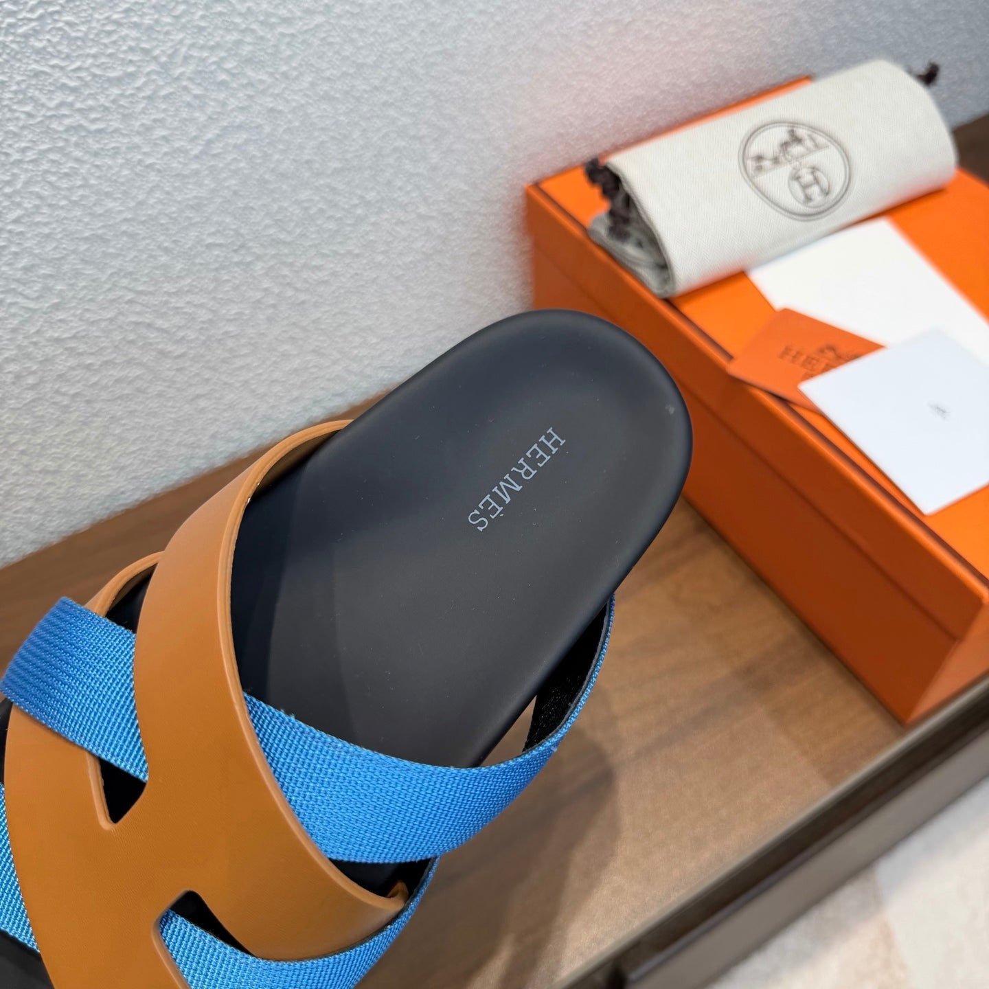 HM 26S KAZIMIR SANDAL IN CARAMEL BROWN CALFSKIN AND BLUE FABRIC