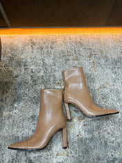 YSL 26S ANKLE BOOTS 90 MM IN TAUPE BEIGE GLOSSY LEATHER