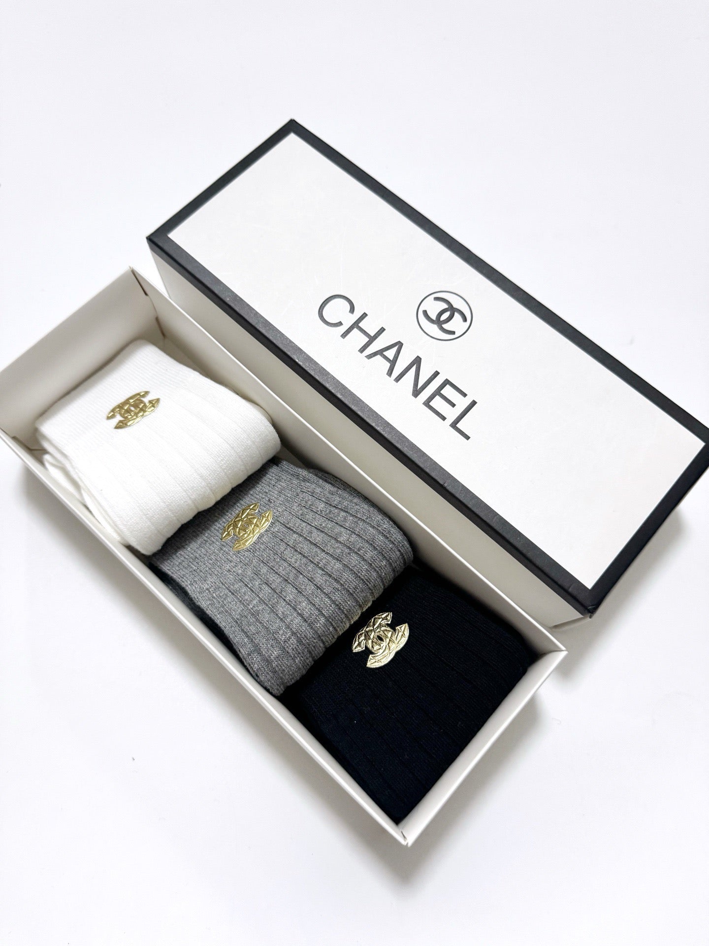 CHANEL 26S CREW SOCKS 405379 (1 BOX)