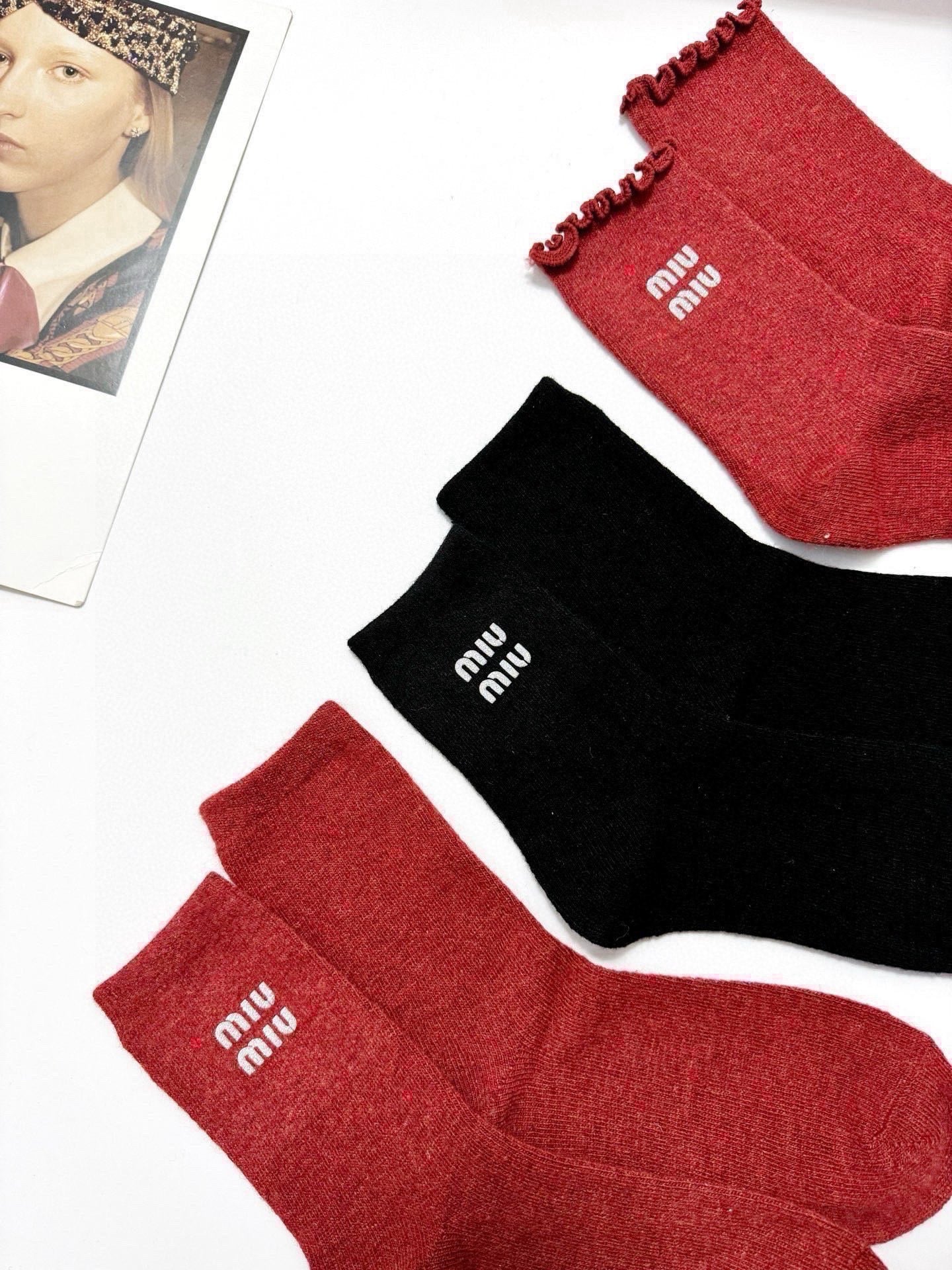 MIUMIU 26S CREW SOCKS 407171 (1 BOX)