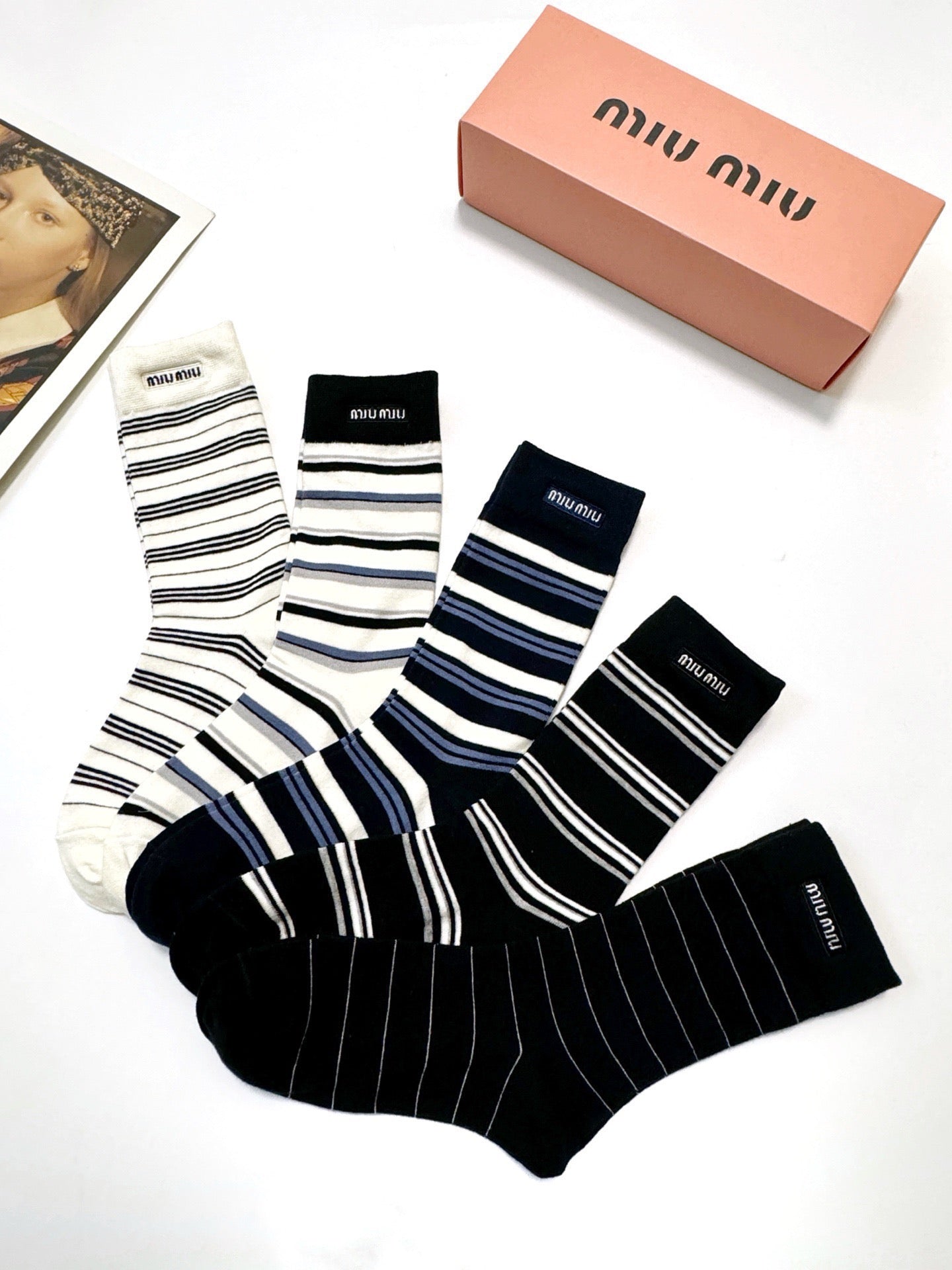 MIUMIU 26S CREW SOCKS 407174 (1 BOX)