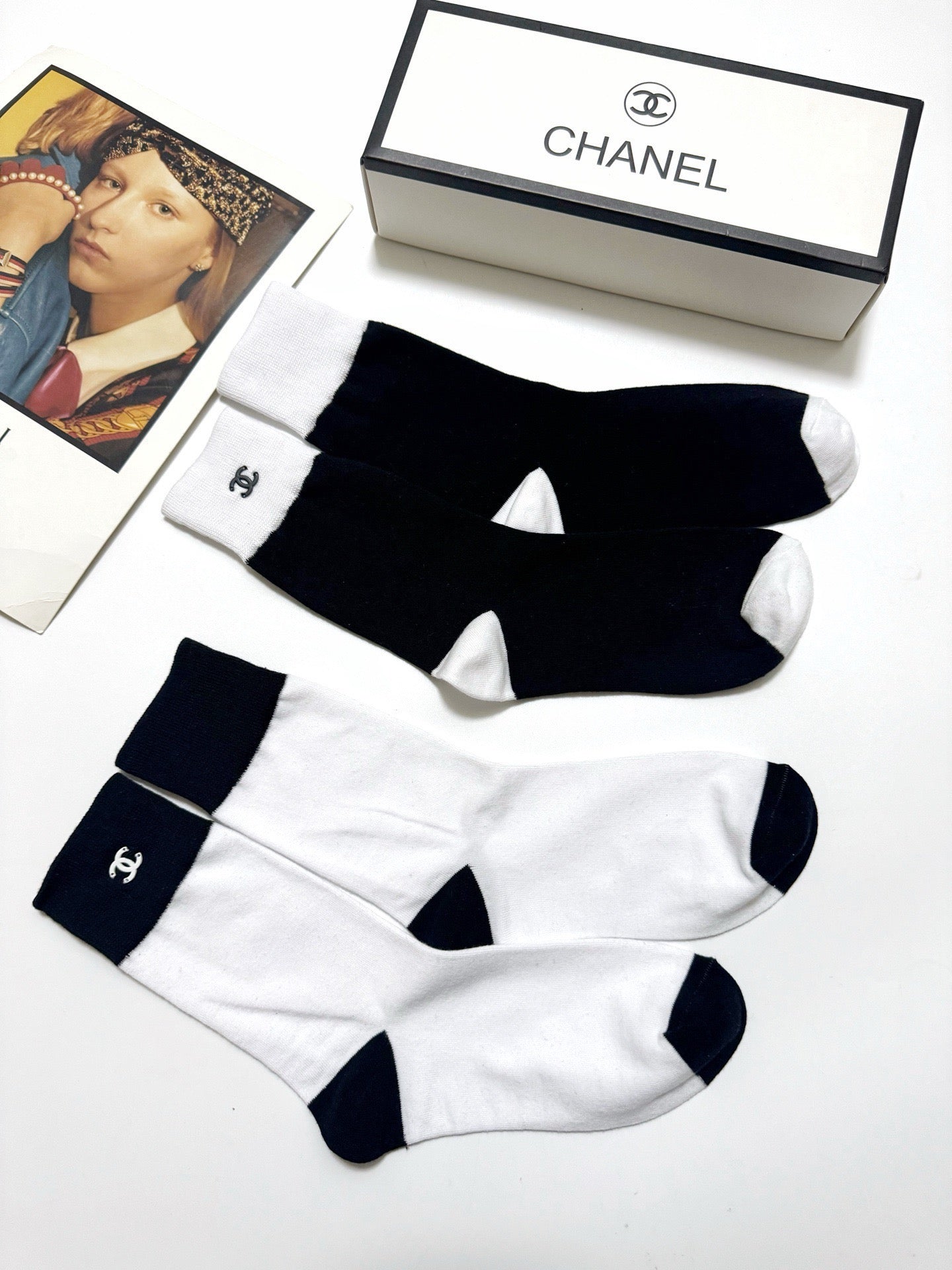 CHANEL 26S CREW SOCKS 410289 (1 BOX)