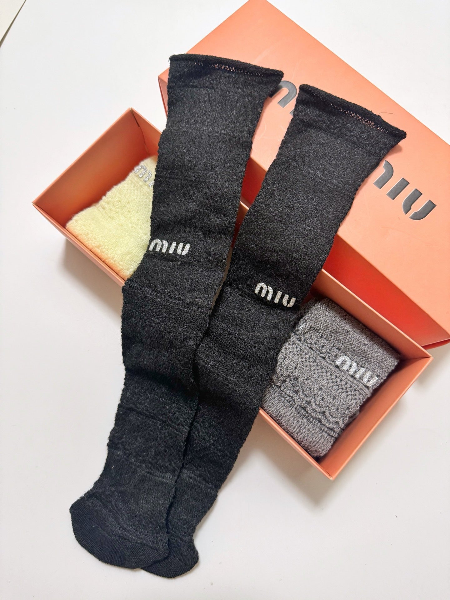 MIUMIU 26S CREW SOCKS 413929 (1 BOX)